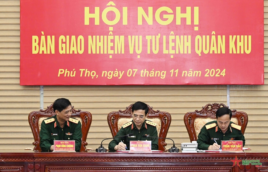 Đại tướng Phan Văn Giang chủ trì Hội nghị bàn giao nhiệm vụ Tư lệnh Quân khu 2